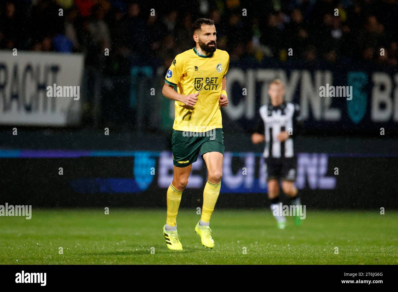 SITTARD, PAYS-BAS - NOVEMBRE 10 : Dimitrios Siovas de Fortuna Sittard en action lors du match néerlandais d'Eredivisie entre Fortuna Sittard et Heracles Almelo au Fortuna Sittard Stadion le 10 novembre 2023 à Sittard, pays-Bas. (Photo Orange Pictures) crédit : Orange pics BV/Alamy Live News Banque D'Images