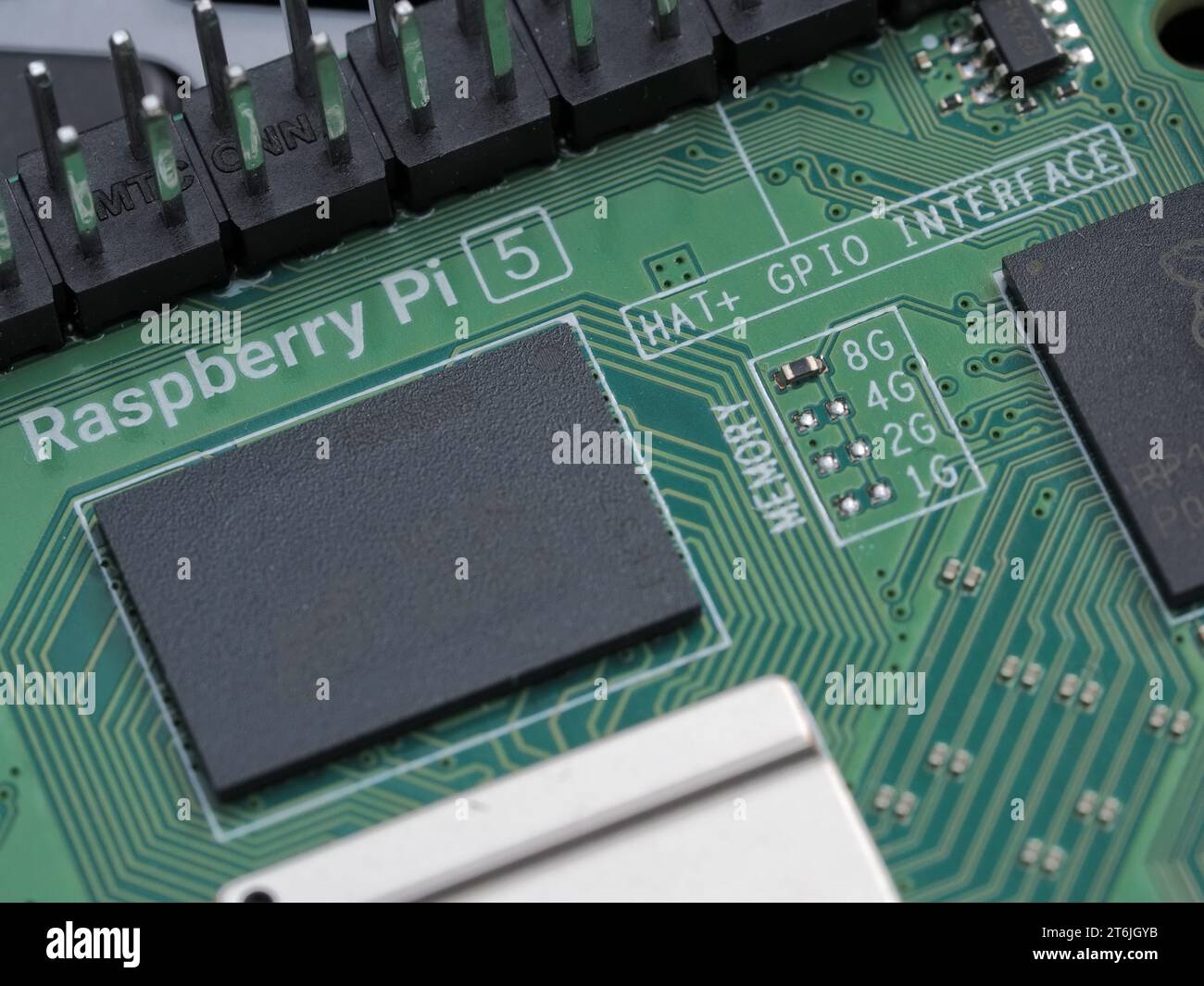 Puce Raspberry Mini Galati, ROUMANIE - 10 novembre 2023 : gros plan d'une puce mémoire ...
