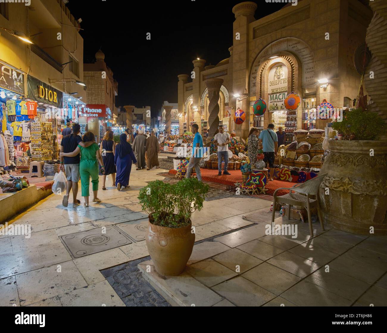 Le Vieux marché à Sharm El Sheikh, en Egypte, est un marché traditionnel datant de l'Antiquité, vue de nuit. Banque D'Images