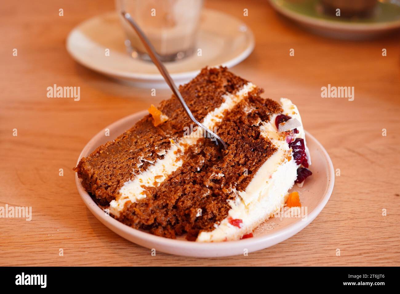 Gâteau aux carottes maison avec glaçage au fromage à la crème Banque D'Images