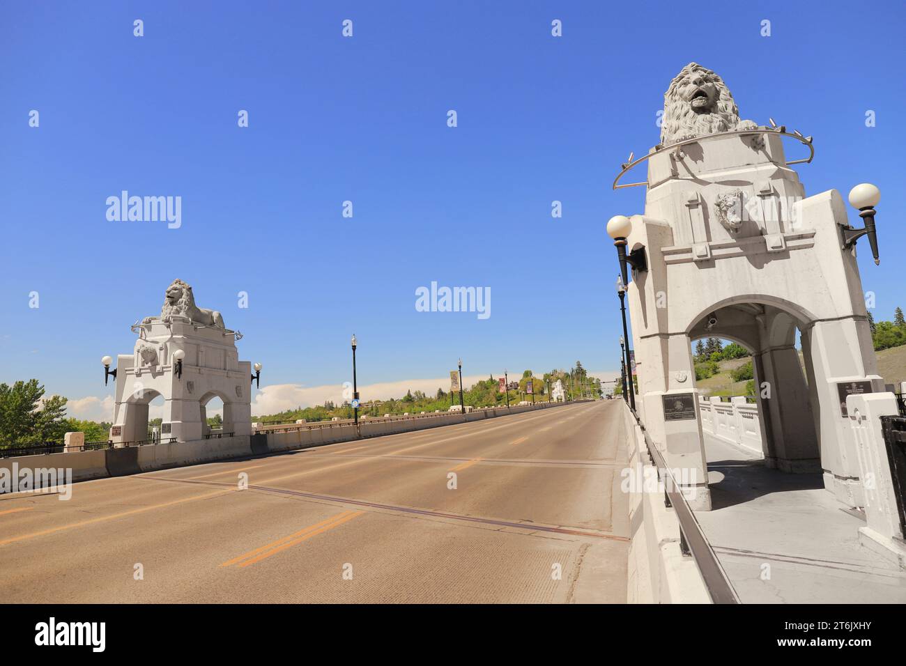 Construit en 1916, le pont de la rue Centre a survécu aux inondations de 2013 et est encore utilisé aujourd'hui. Cela montre qu'il a été construit pour durer. Banque D'Images