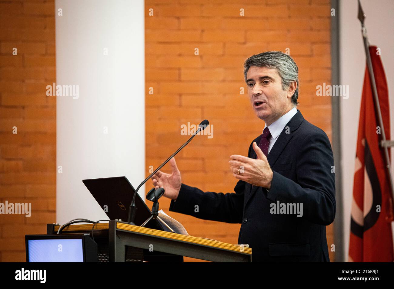 José Luís Carneiro, ministre de l'Administration interne, préside la séance d'ouverture de la conférence MAI(s) Proximo, à l'Instituto Superior de Engenharia do Porto (ISEP). Banque D'Images
