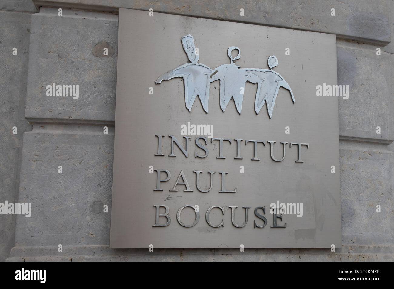 lyon , France - 11 07 2023 : institut paul bocuse logo marque et panneau texte sur l'entrée murale institut français Banque D'Images