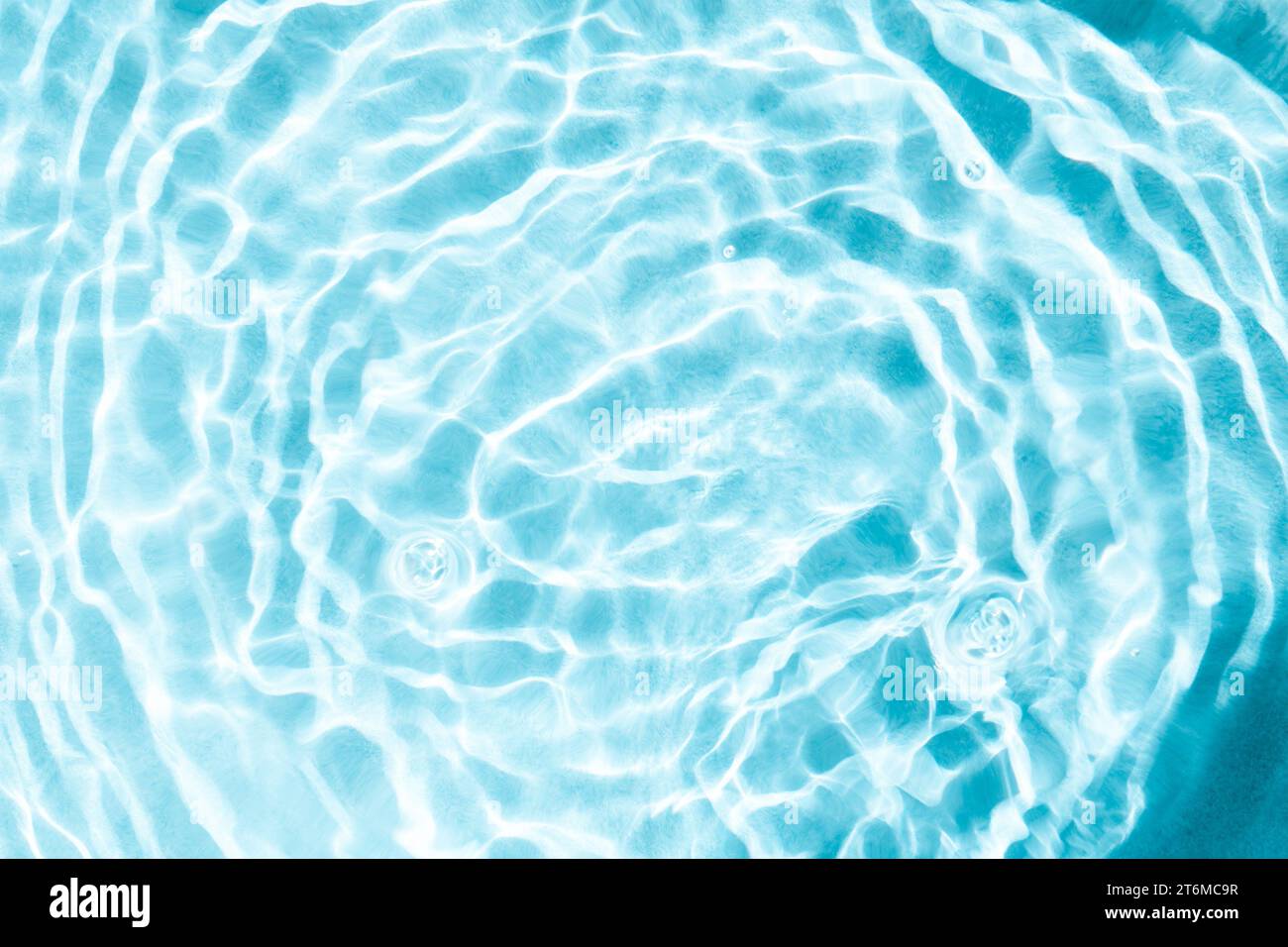 Ondulations d'eau limpide, fond abstrait. Banque D'Images