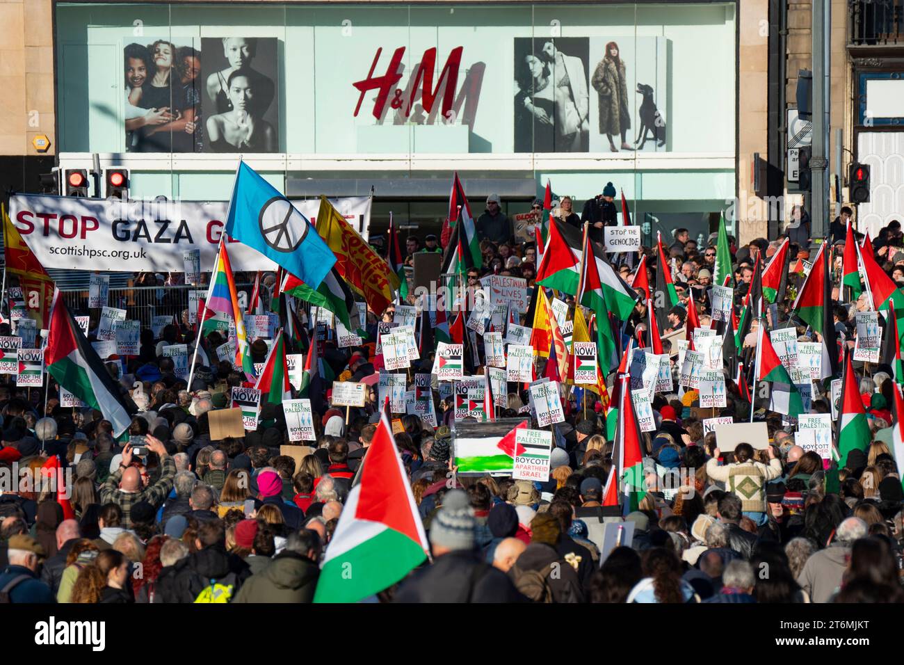 Édimbourg, Écosse, Royaume-Uni. 11 novembre 2023. Manifestation pro palestinienne sur le pont Waverley à Édimbourg. Manifestants réclamant un cessez-le-feu à Gaza. Iain Masterton/Alamy Live News Banque D'Images