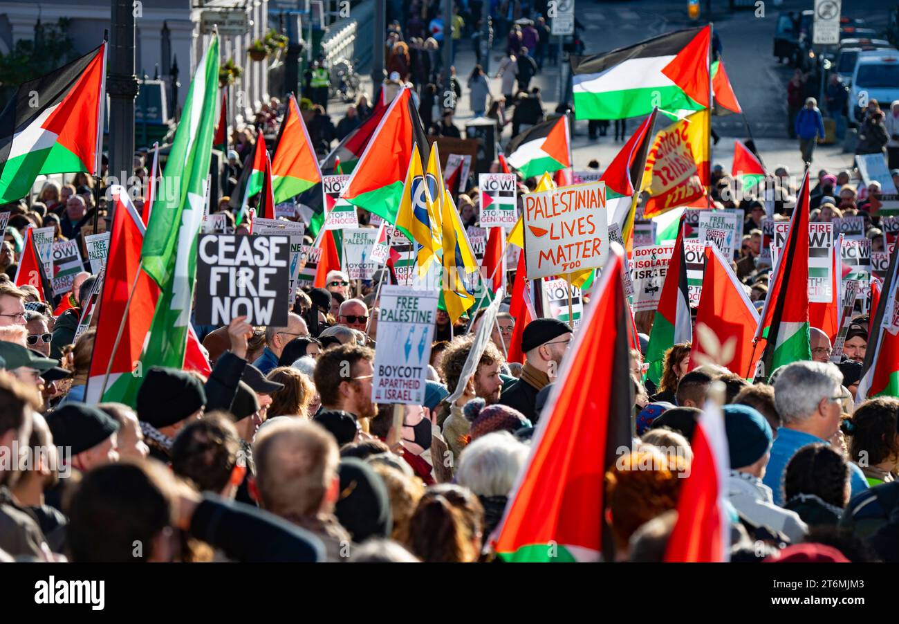 Édimbourg, Écosse, Royaume-Uni. 11 novembre 2023. Manifestation pro palestinienne sur le pont Waverley à Édimbourg. Manifestants réclamant un cessez-le-feu à Gaza. Iain Masterton/Alamy Live News Banque D'Images