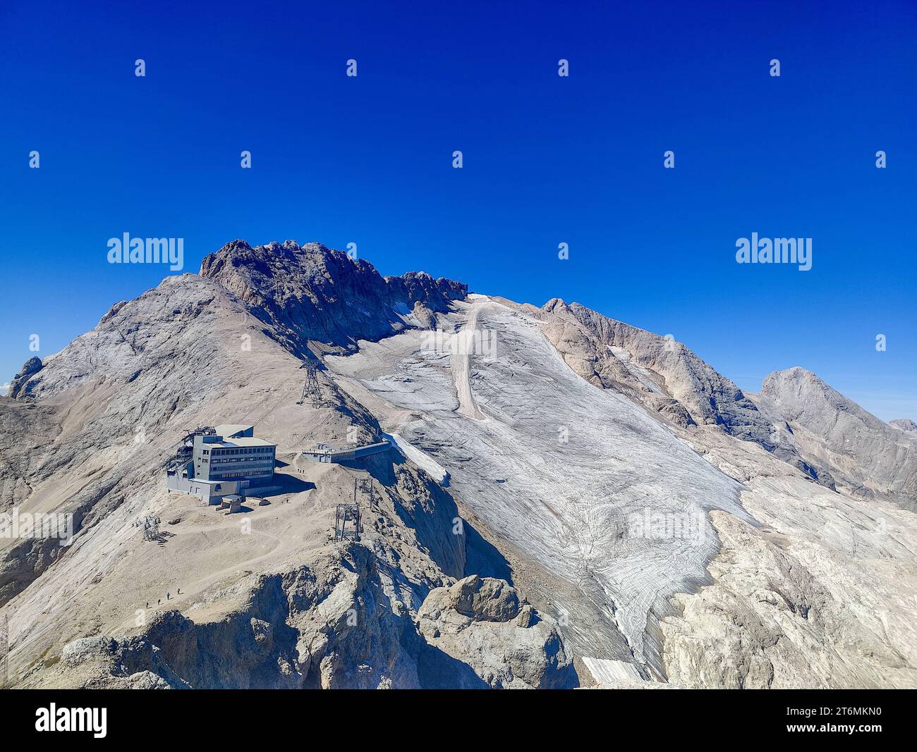 Vue sur le glacier de la Marmolade, été 2022, Dolomites, Italie Banque D'Images