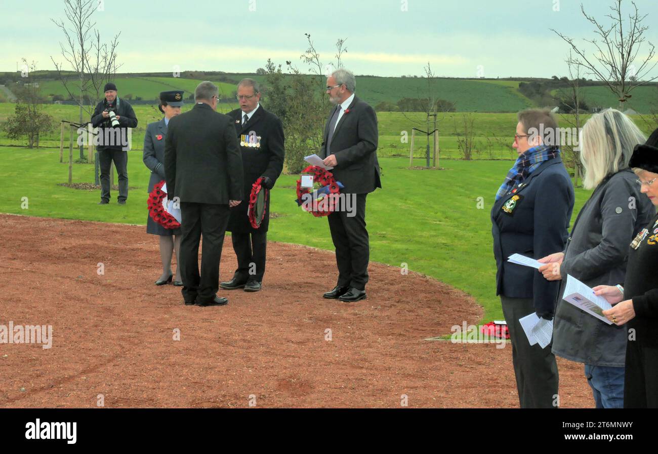 Cérémonie du souvenir sur le site boisé de la Royal British Legion à Skol Nansledan Newquay Cornwall UK. 11 novembre 2023, Robert Taylor/ Alamy live news. Banque D'Images