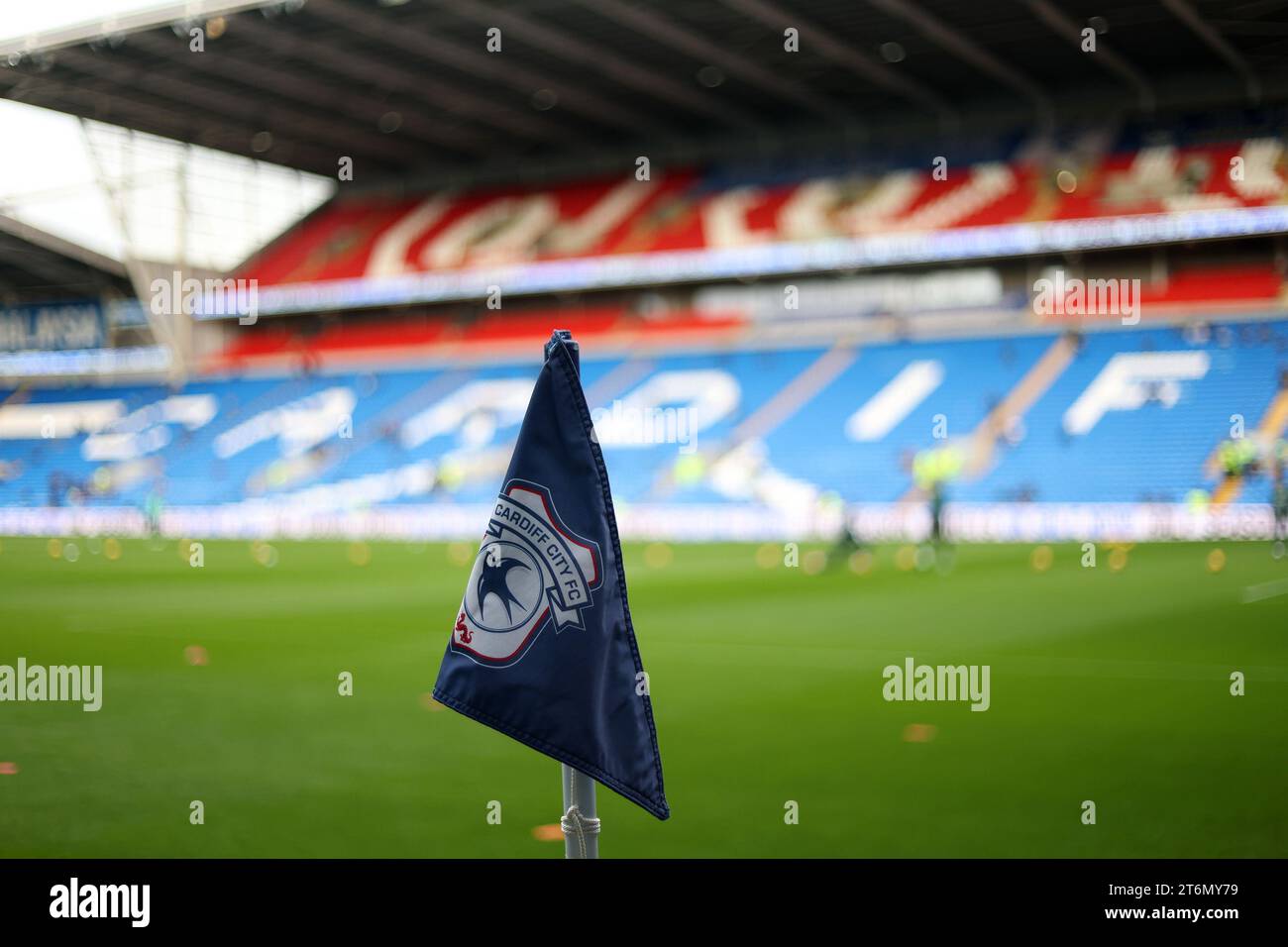 Vue générale du drapeau du coin du Cardiff City FC. Match de championnat EFL Skybet, Cardiff City contre Norwich City au Cardiff City Stadium à Cardiff, pays de Galles, le samedi 11 novembre 2023. Cette image ne peut être utilisée qu'à des fins éditoriales. À usage éditorial uniquement, photo d'Andrew Orchard/Andrew Orchard photographie sportive/Alamy Live news Banque D'Images