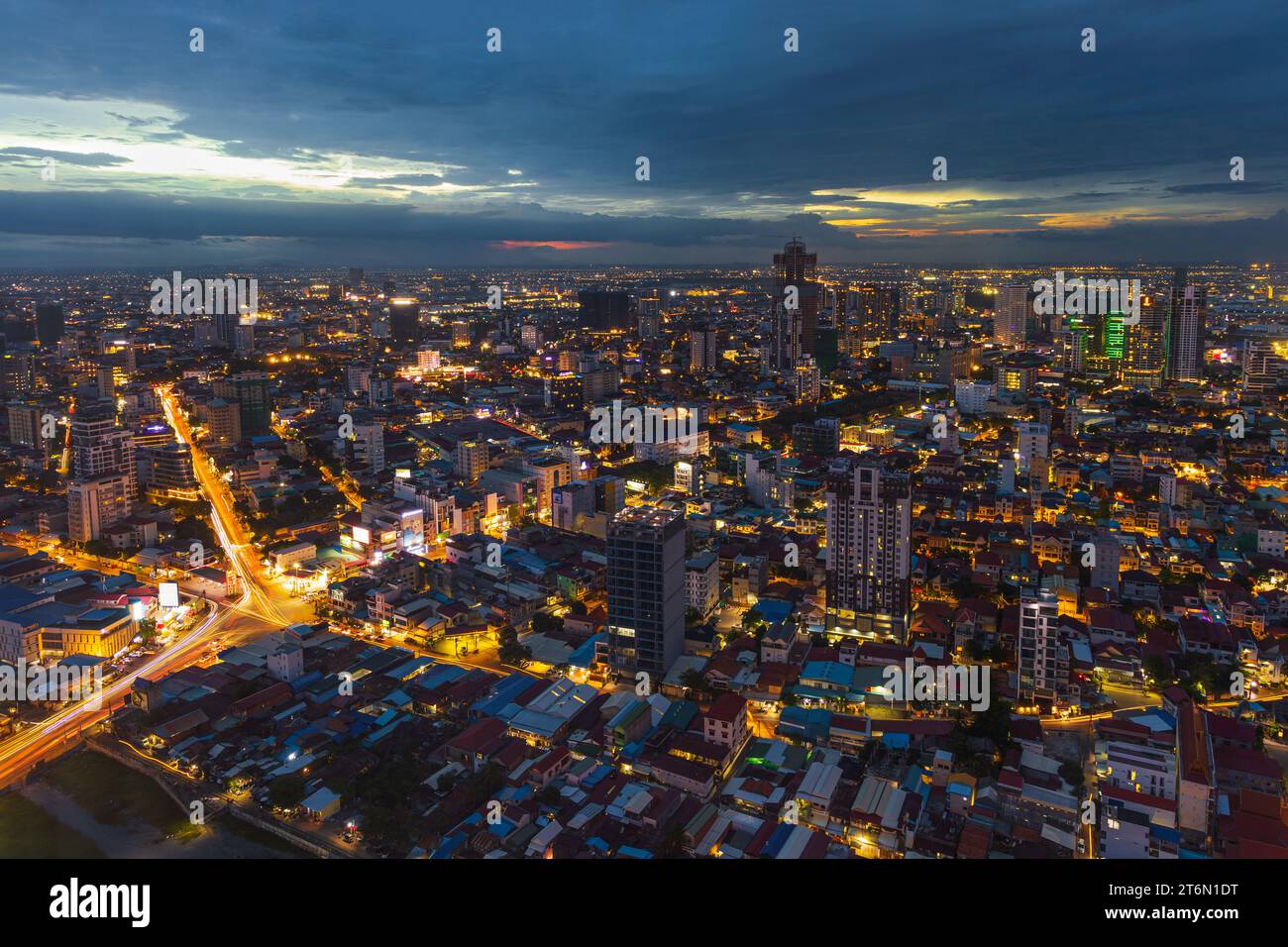 La ville de Phnom Penh, capitale nationale du Cambodge, se trouve à la jonction des rivières Mékong et Tonlé SAP. Banque D'Images