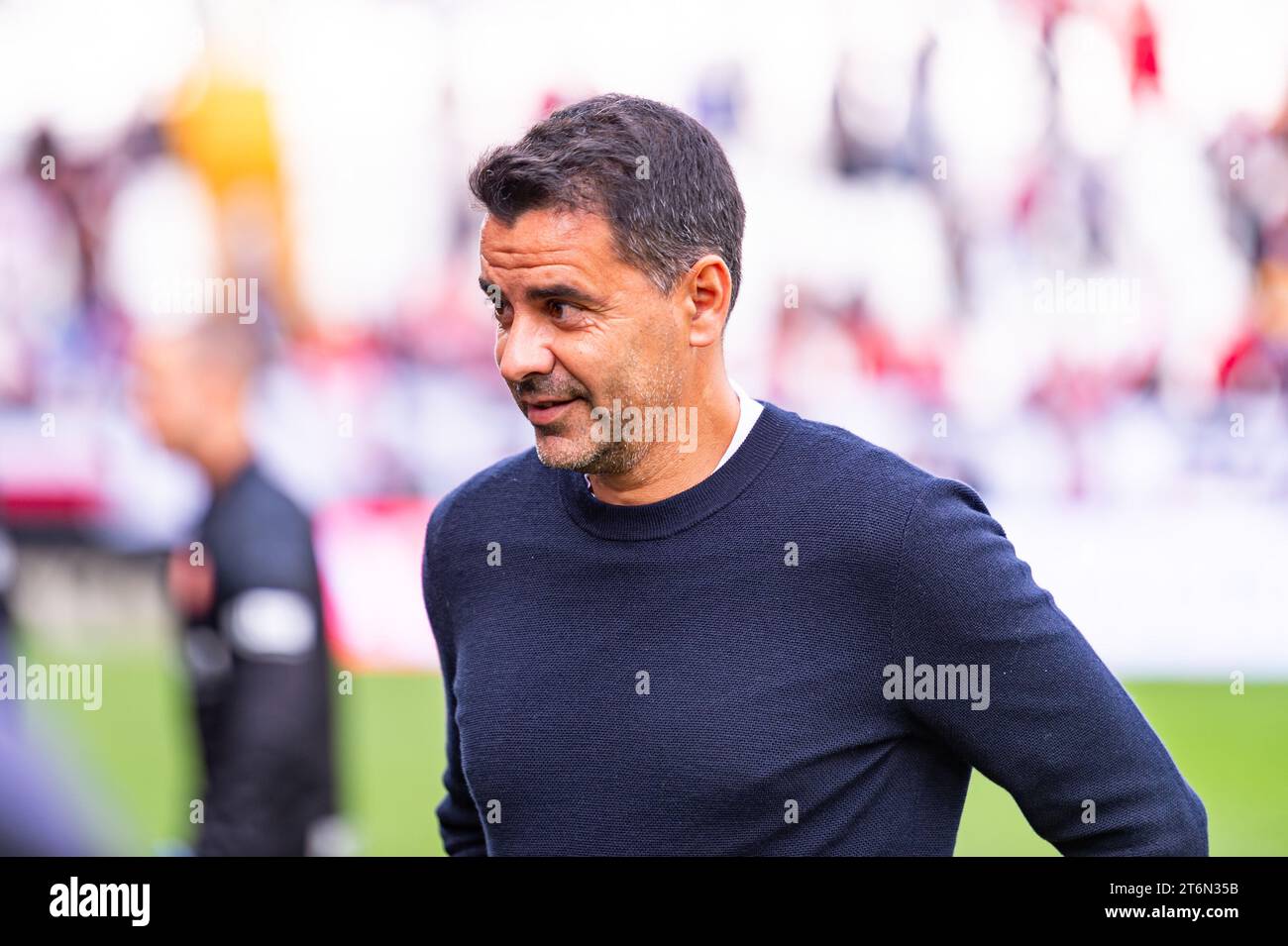 Miguel Angel Sanchez Munoz, mieux connu sous le nom de Michel, figure historique du Rayo Vallecano et actuel entraîneur de Gérone, vu avant le match de football de la Liga EA Sports 2022/23 entre Rayo Vallecano et Girona à l'Estadio de Vallecas à Madrid, Espagne. Banque D'Images