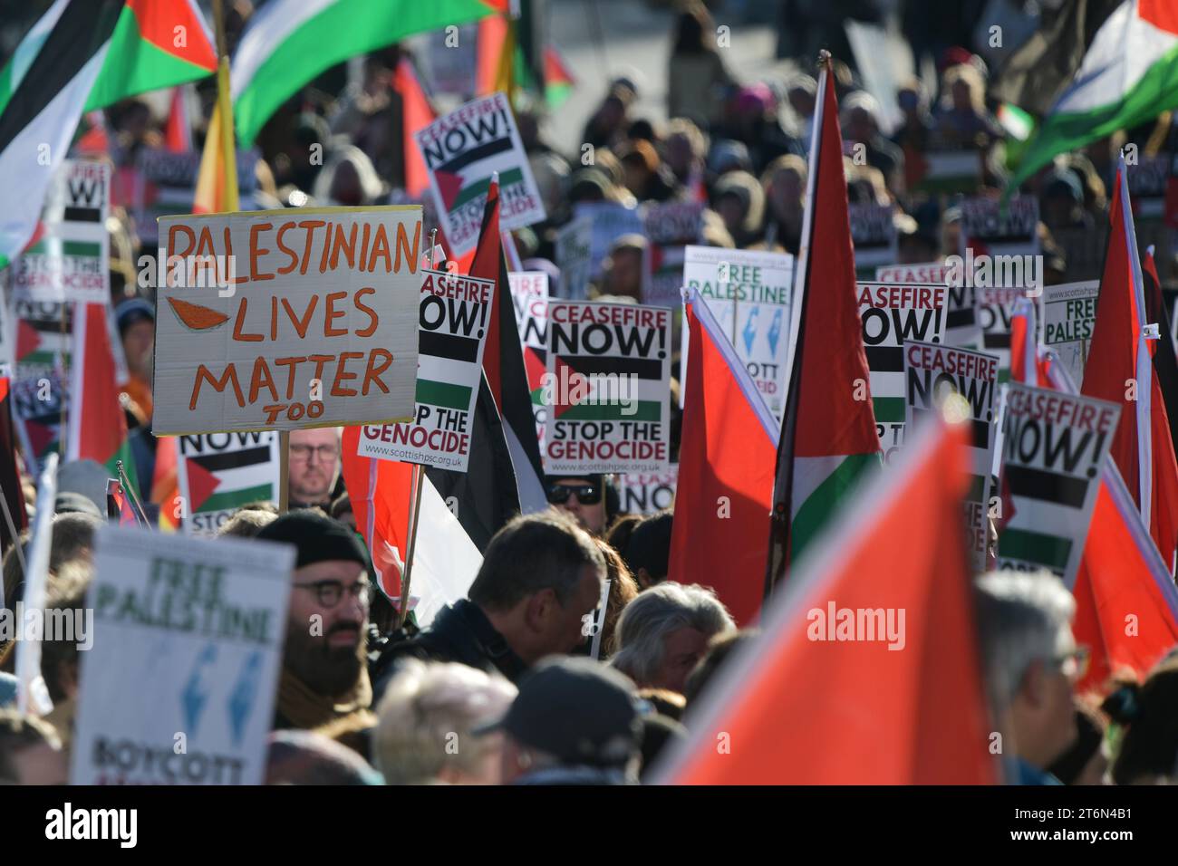 Édimbourg Écosse, Royaume-Uni 11 novembre 2023. Manifestation pro palestinienne du jour de l'Armistice sur le pont Waverley. crédit sst/alamy live news Banque D'Images