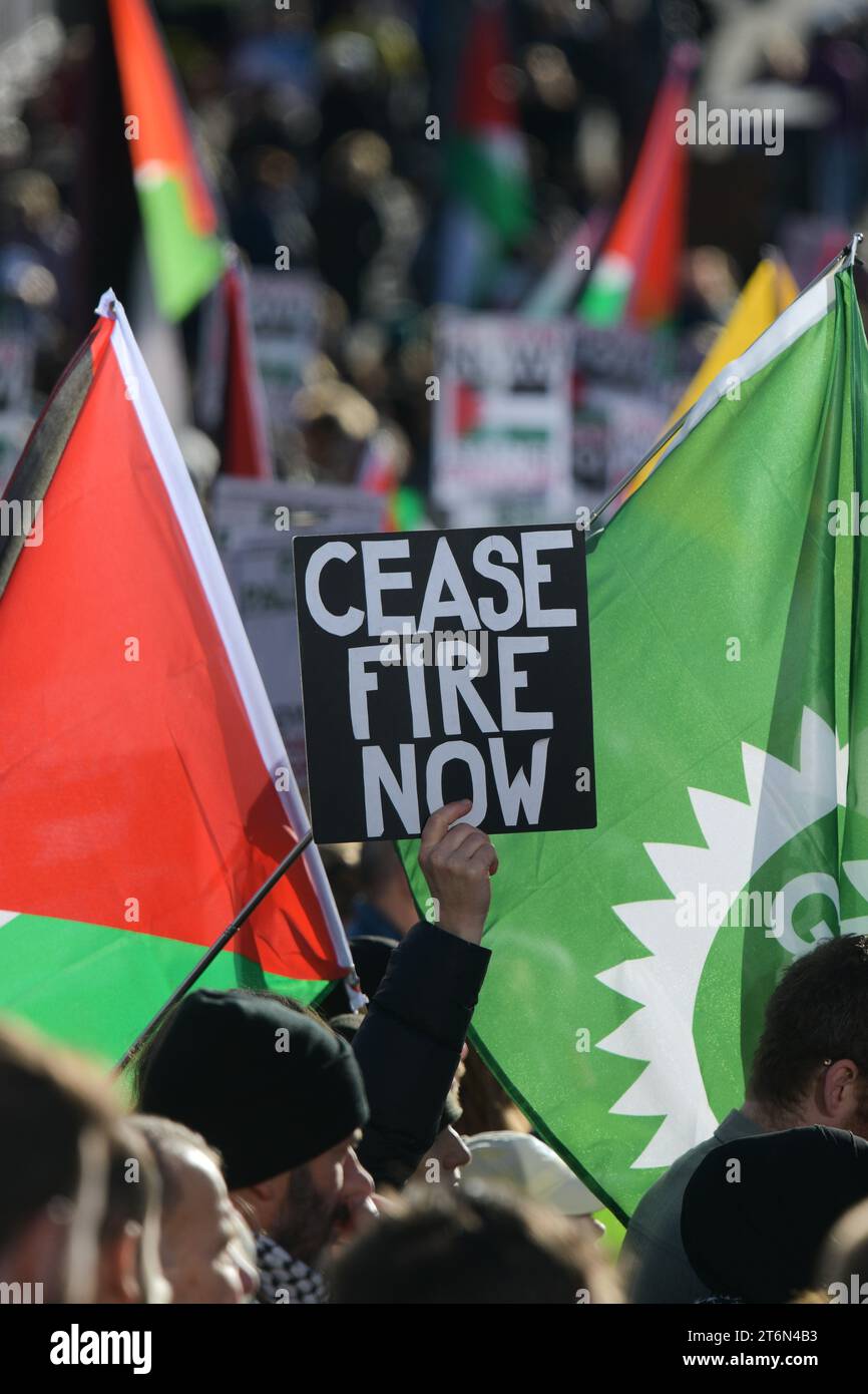 Édimbourg Écosse, Royaume-Uni 11 novembre 2023. Manifestation pro palestinienne du jour de l'Armistice sur le pont Waverley. crédit sst/alamy live news Banque D'Images