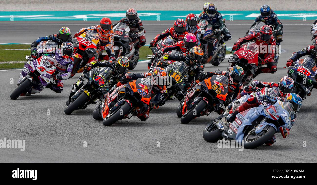 Le coureur espagnol Alex Marquez de Gresini Racing MotoGP est en tête du peloton lors de la séance de qualification MotoGP du Grand Prix Petronas de Malaisie sur le circuit international de Sepang à Sepang. (Photo de Wong Fok Loy / SOPA Images/Sipa USA) Banque D'Images