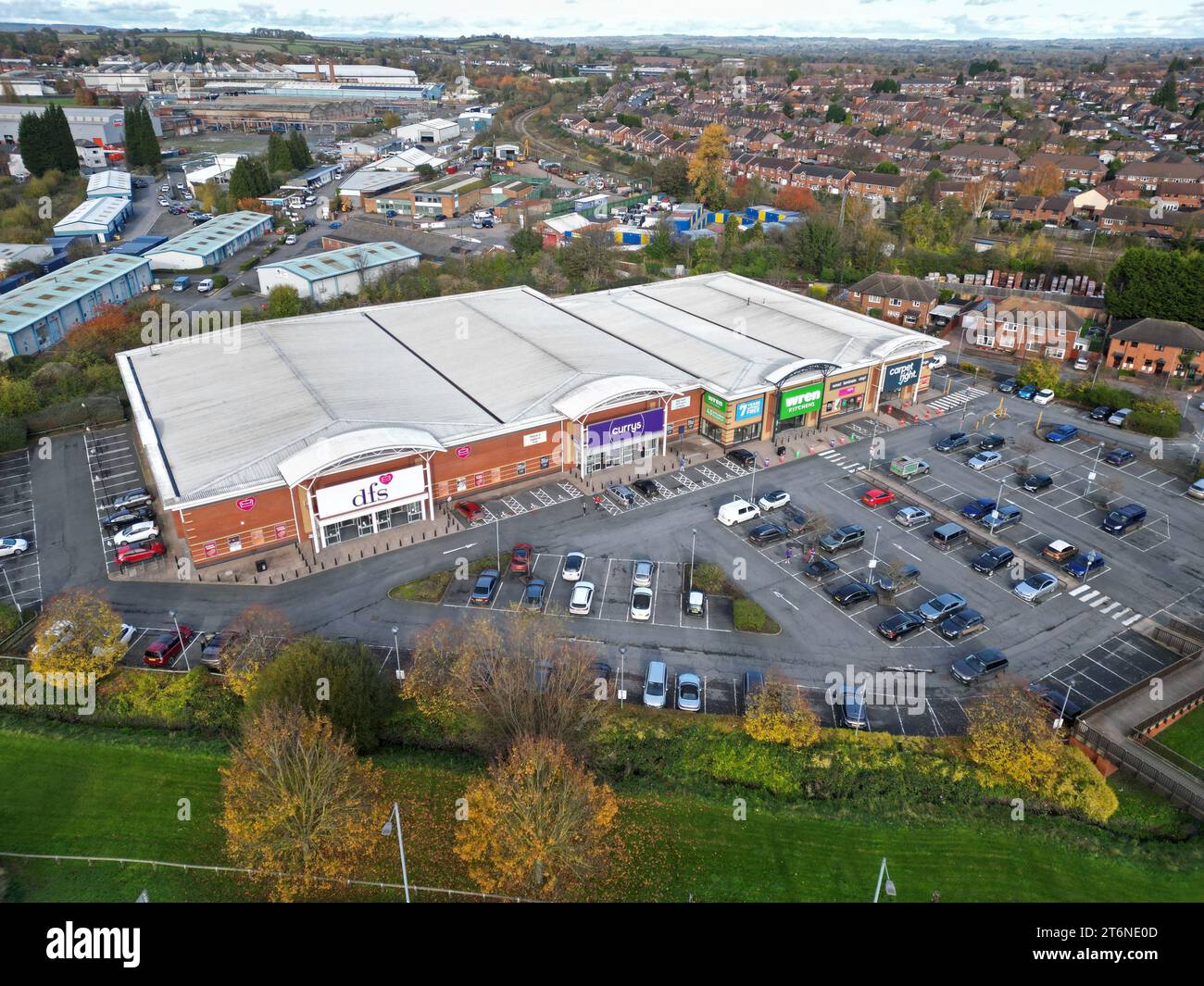 Vue aérienne d'un parc commercial avec des magasins tels que DFS et Currys à Hereford UK vue en novembre 2023 Banque D'Images