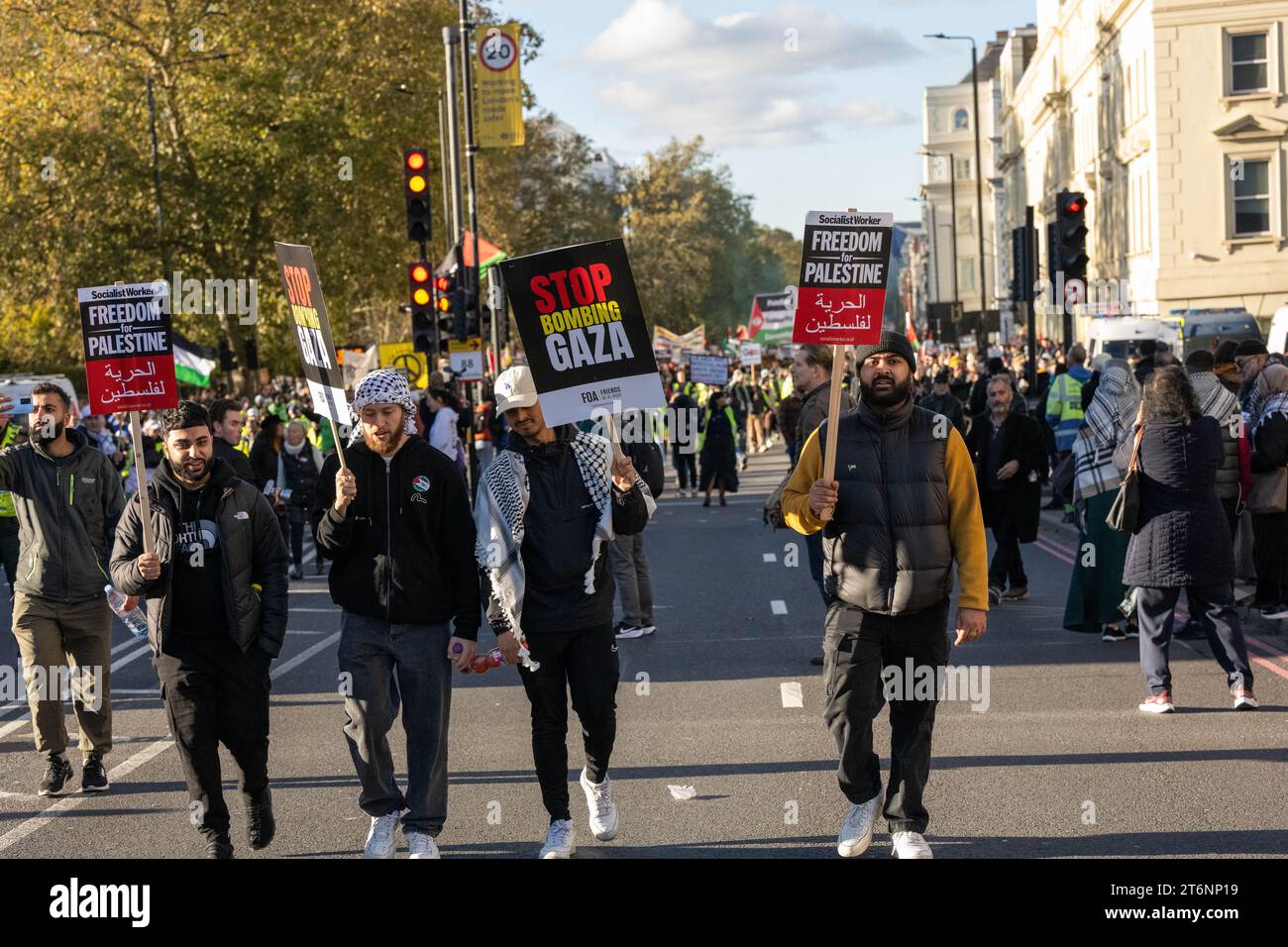 Londres Royaume-Uni 11 novembre 2023 Grand rassemblement Pro Palestine dans le centre de Londres au milieu d'une opération policière serrée. Londres UK crédit Ian DavidsonAlamy Live News Banque D'Images
