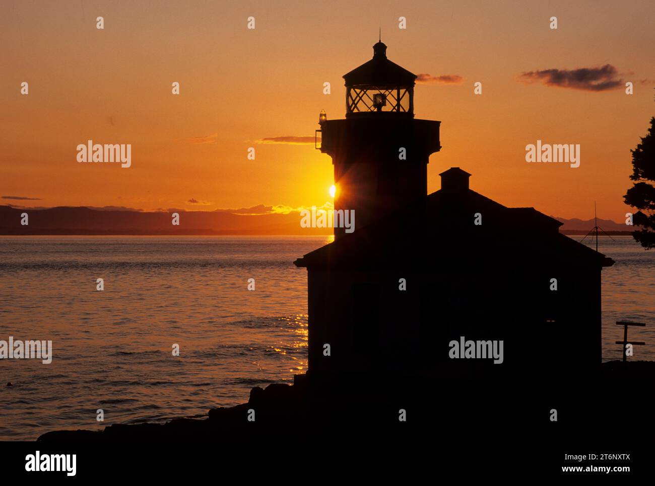 Coucher de soleil au phare de Lime Kiln, parc national de Lime Kiln Pt, Washington Banque D'Images