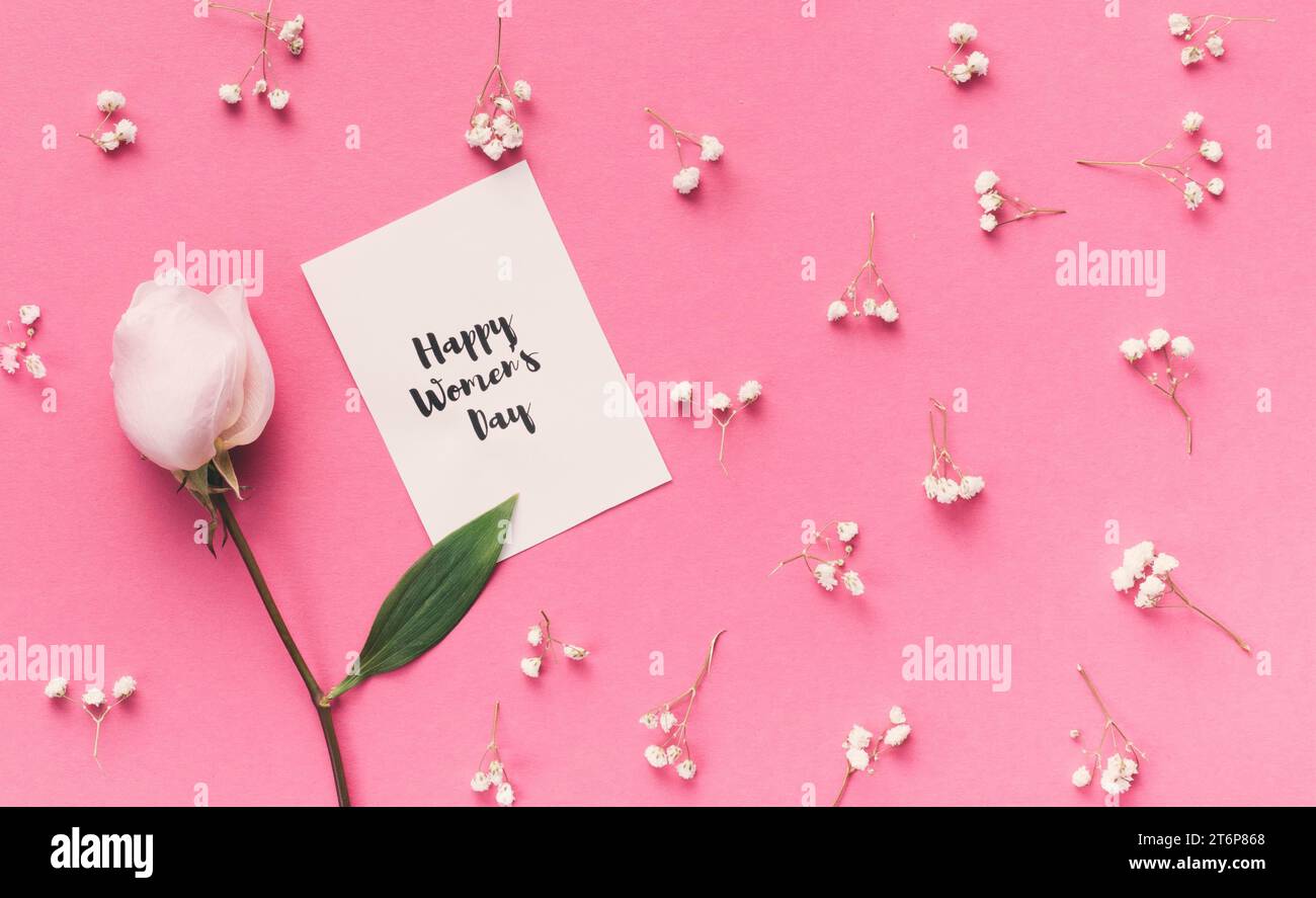 Papier d'inscription Happy womens Day avec fleur de rose Banque D'Images