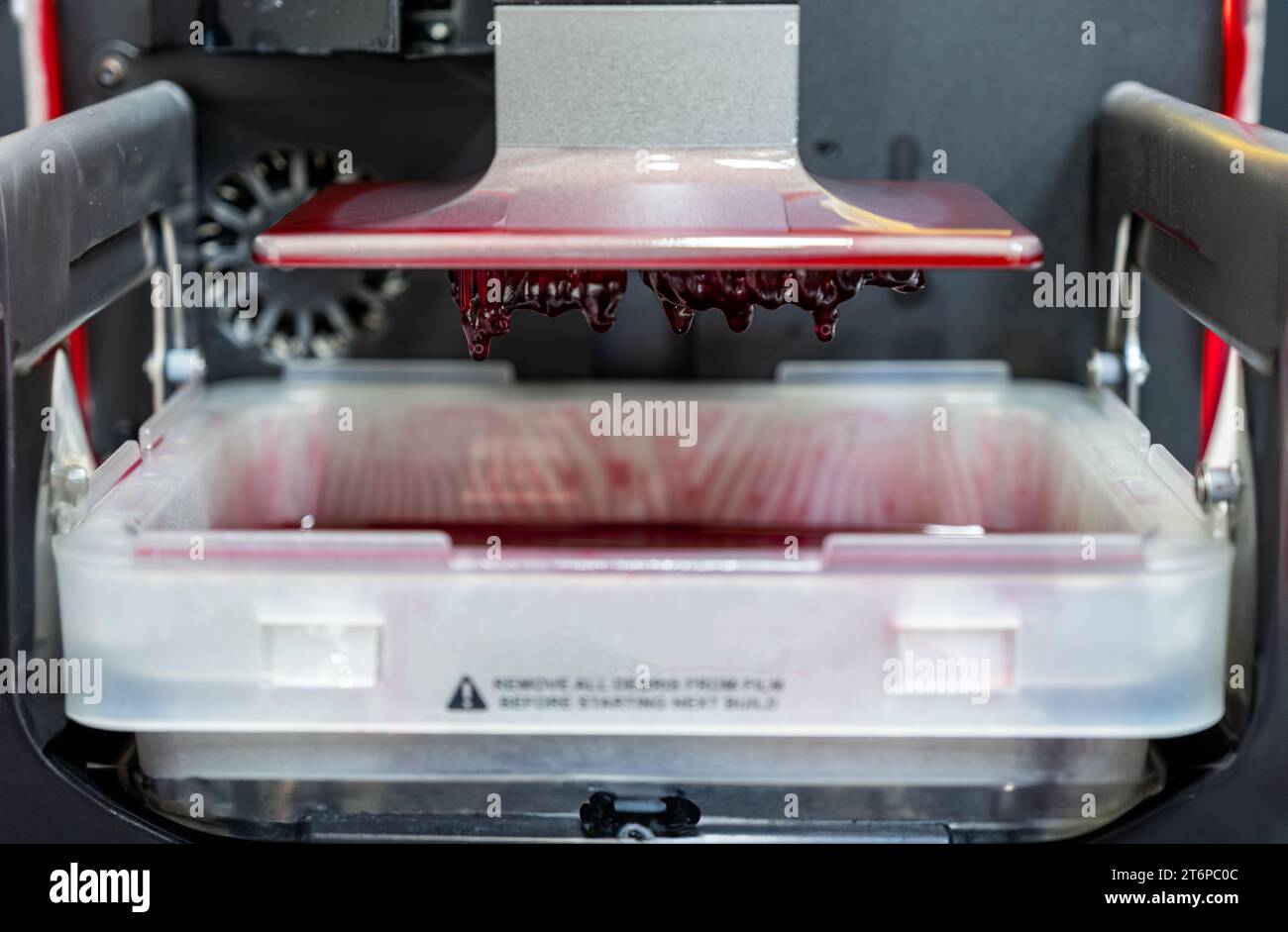Imprimante UV 3D utilisée pour imprimer des dents humaines comme prosthodontie et processus pour fabriquer des couronnes dentaires Banque D'Images