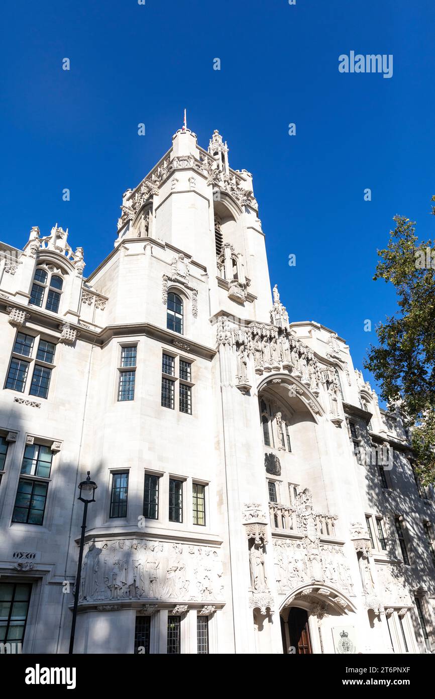 Bâtiment de la Cour suprême du Royaume-Uni façade extérieure du système juridique britannique le plus haut tribunal, Londres, Angleterre, Royaume-Uni, 2023 ciel bleu Banque D'Images