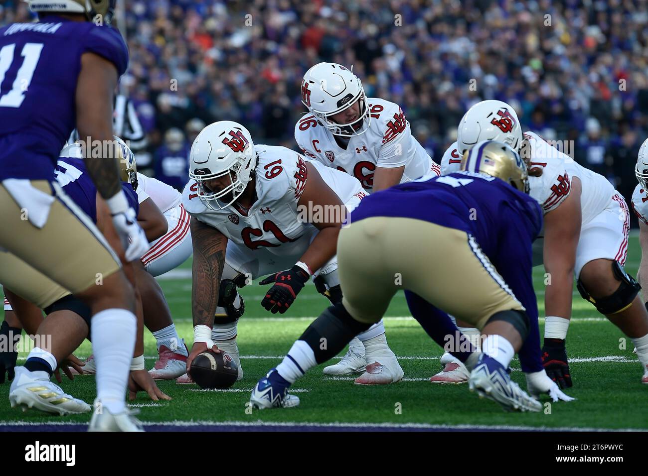 11 novembre 2023 le quarterback des Utes de l'Utah, Bryson Barnes (16), est prêt pour le match