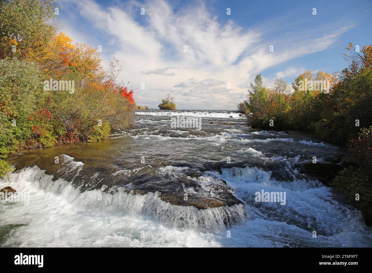 Rivière Niagara à partir de la passerelle de l'île Three Sisters Banque D'Images