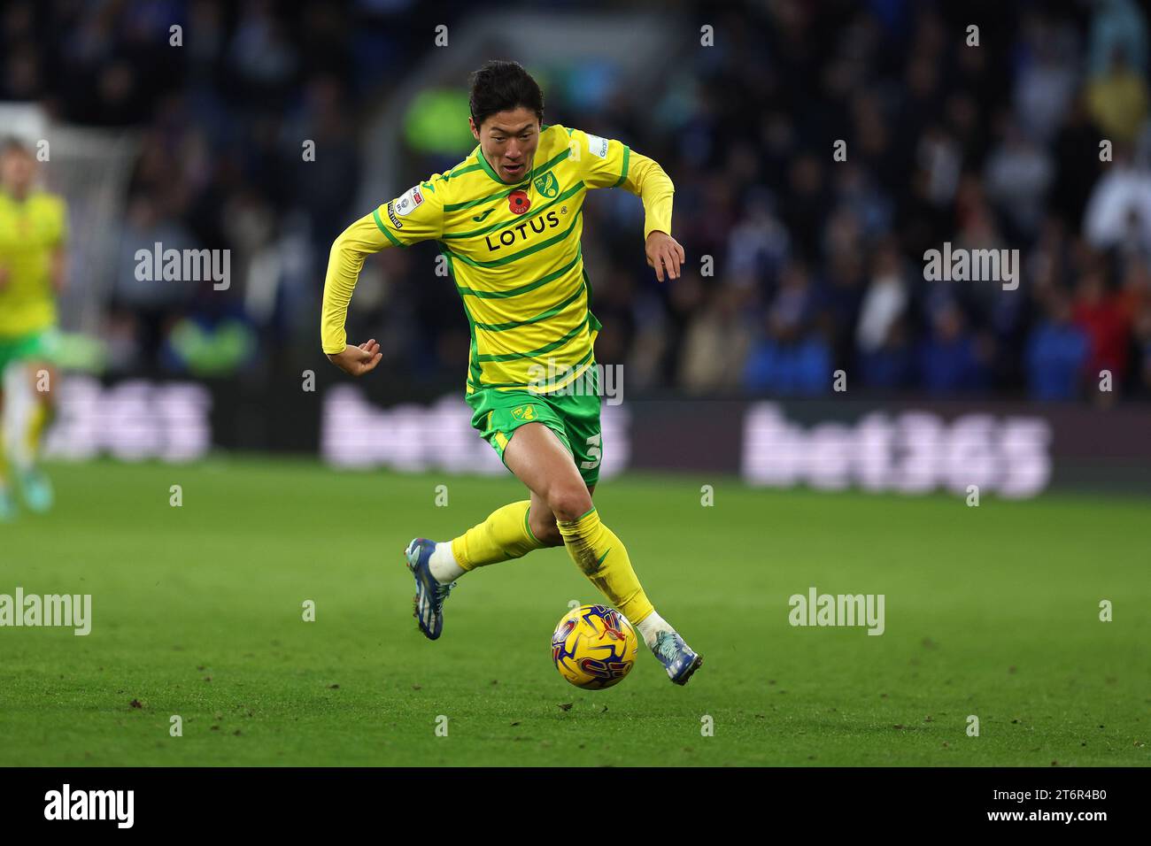 UI-JO Hwang de Norwich City en action. Match de championnat EFL Skybet, Cardiff City contre Norwich City au Cardiff City Stadium à Cardiff, pays de Galles, le samedi 11 novembre 2023. Cette image ne peut être utilisée qu'à des fins éditoriales. À usage éditorial uniquement, photo d'Andrew Orchard/Andrew Orchard photographie sportive/Alamy Live news Banque D'Images