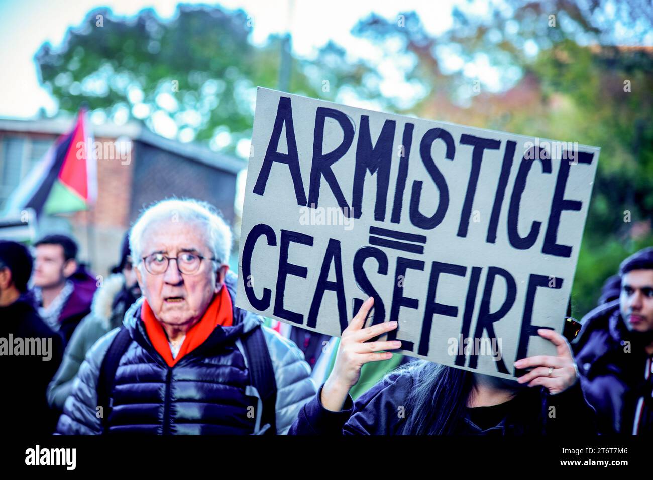 Un manifestant tient une pancarte pendant la Marche nationale pour le ...