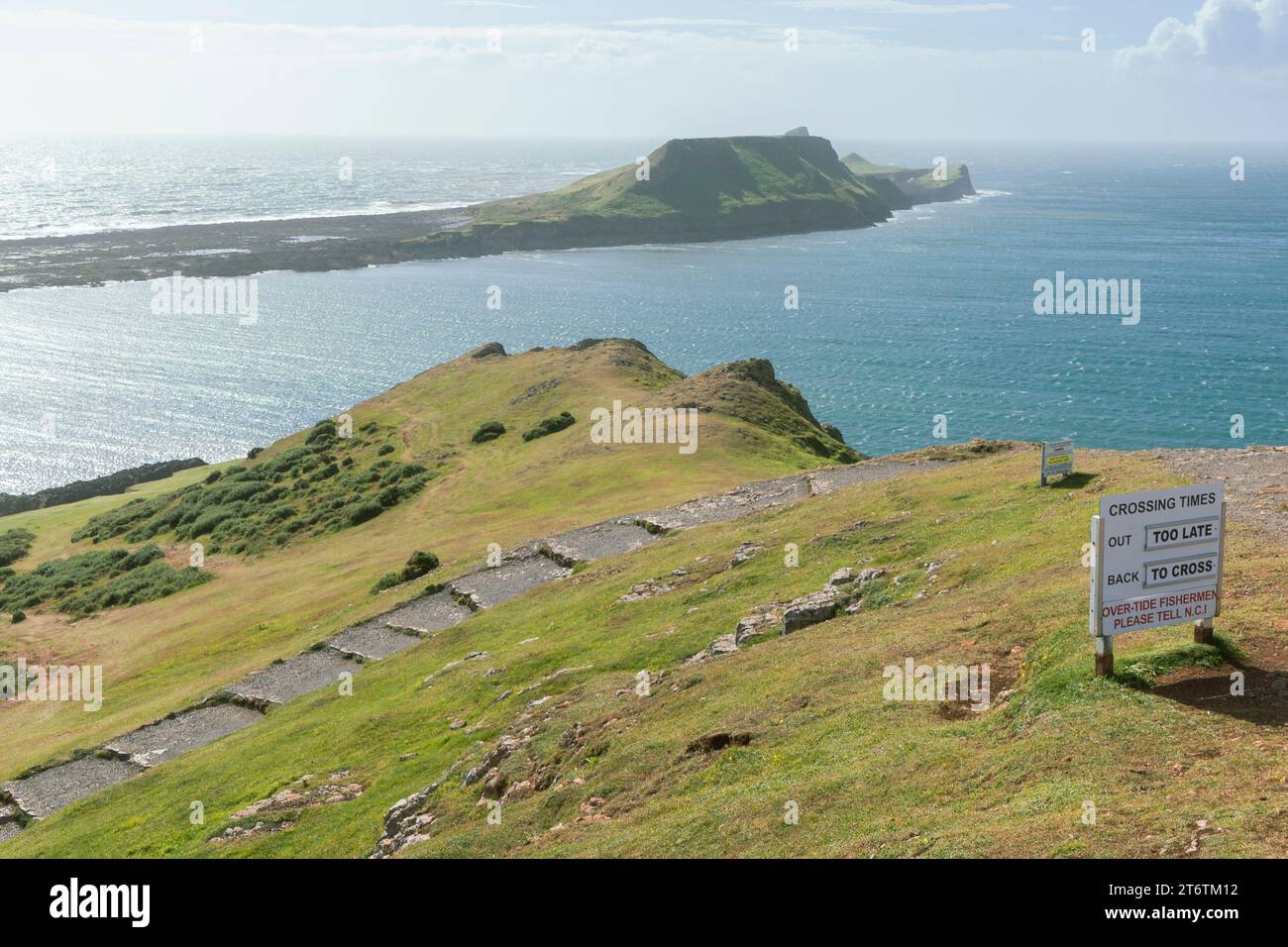 Une vue vers Worms Head sur la péninsule de Gower dans le sud du pays de Galles au Royaume-Uni Banque D'Images