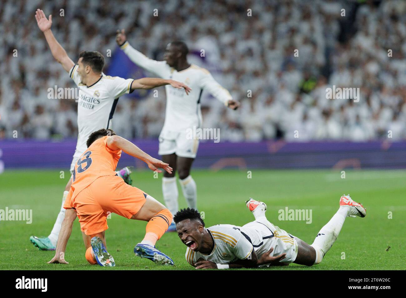 Vinicius jr du Real Madrid en action lors du match de la Liga 2023/24 entre le Real Madrid et Valence au stade Santiago Bernabeu. Score final ; Real Madrid 5:1 Valence (photo Guillermo Martinez / SOPA Images/Sipa USA) Banque D'Images