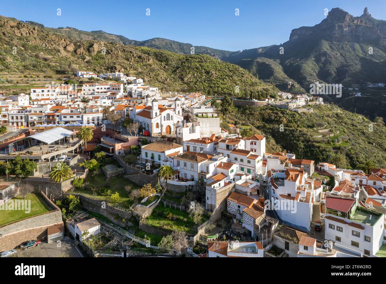 Village de Tejeda avec pic Roque Nublo en arrière-plan à Gran Canaria, Espagne Banque D'Images