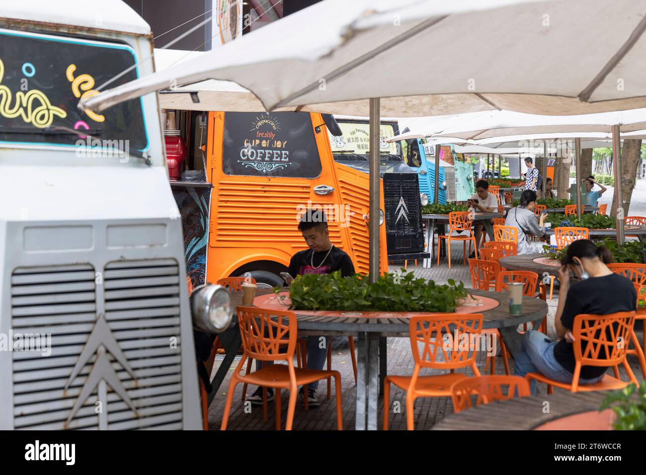 Food trucks dans le quartier commerçant, Xinyi, Taipei, Taiwan Banque D'Images