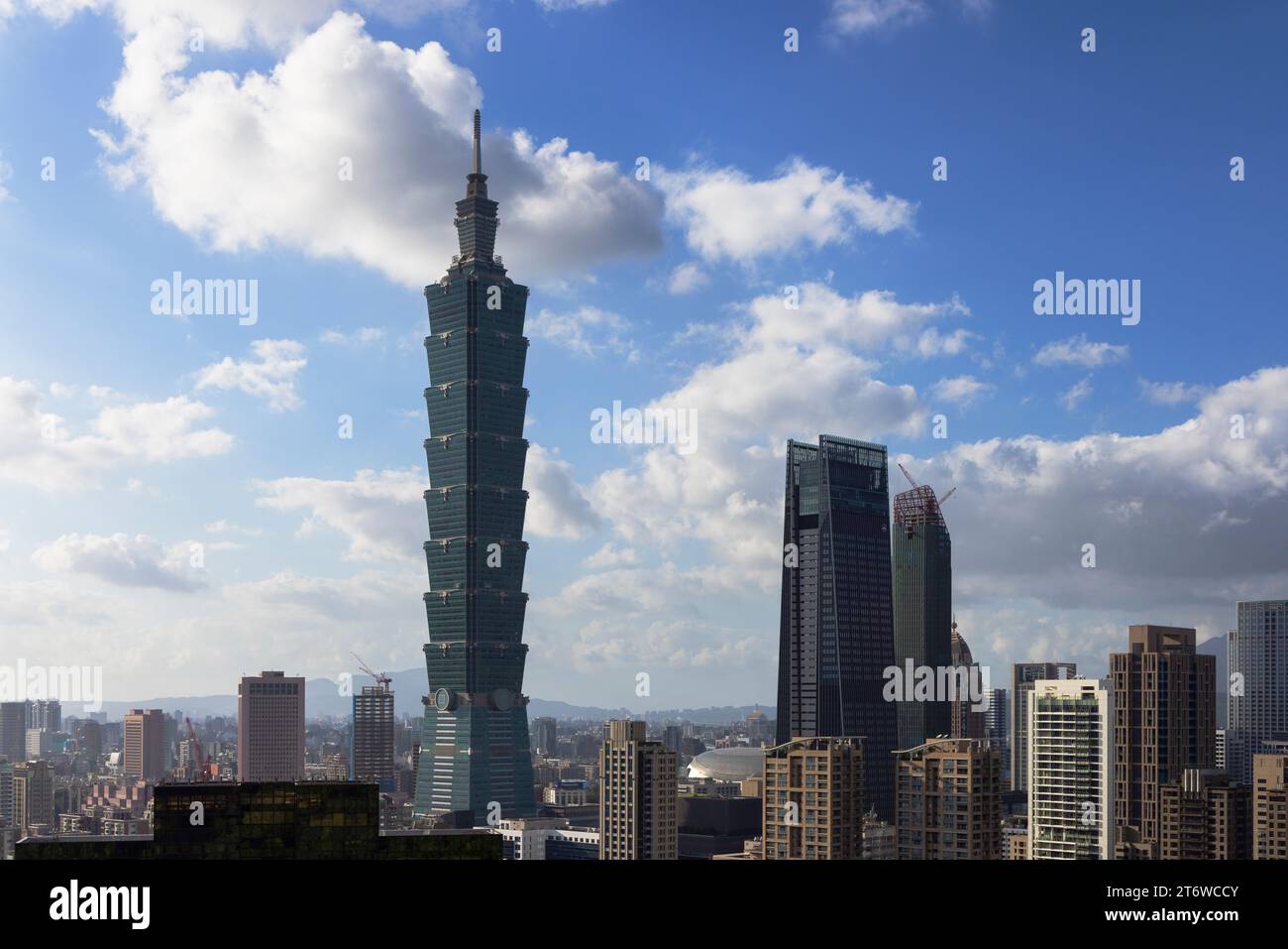 Taipei 101 et Taipei Nan Shan Plaza gratte-ciel, Xinyi, Taipei, Taiwan Banque D'Images