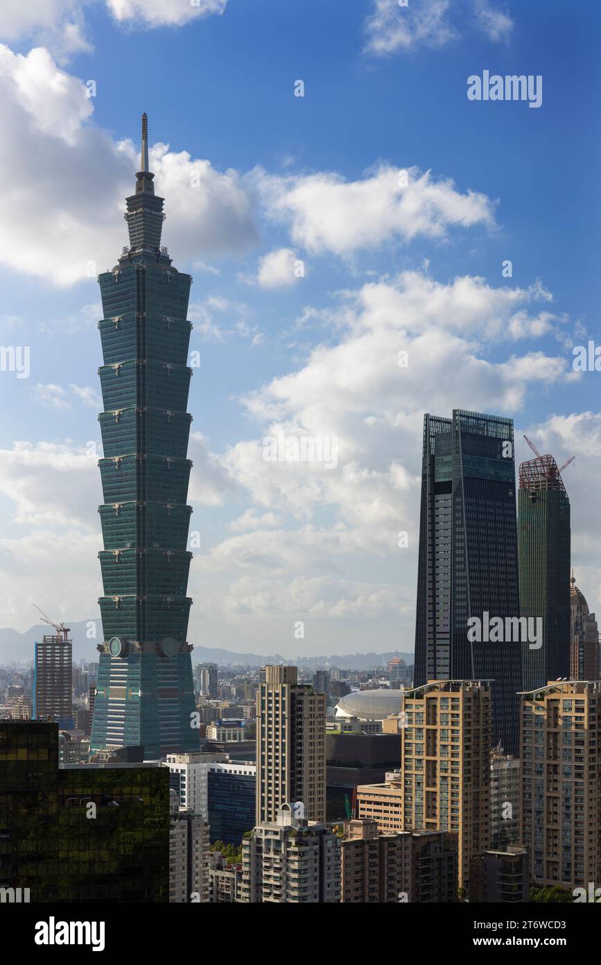 Taipei 101 et Taipei Nan Shan Plaza gratte-ciel, Xinyi, Taipei, Taiwan Banque D'Images