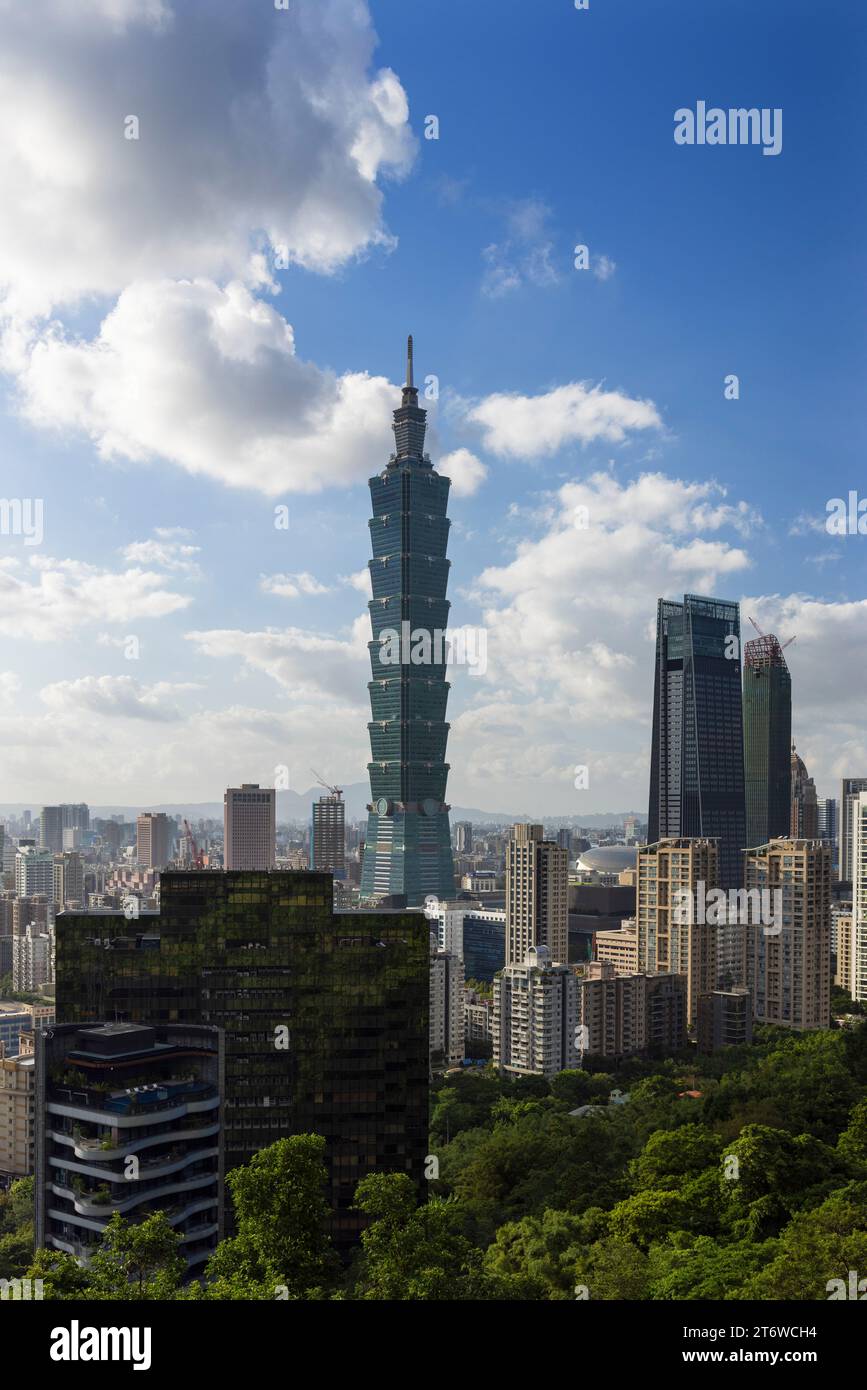 Taipei 101 et Taipei Nan Shan Plaza gratte-ciel, Xinyi, Taipei, Taiwan Banque D'Images