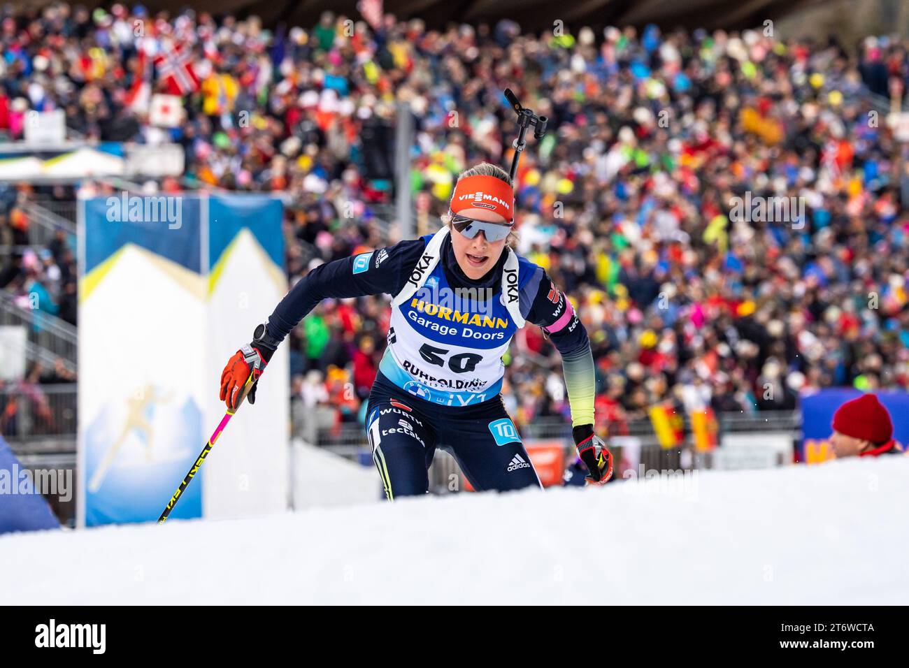 12 janvier 2023, Bavière, Ruhpolding : Sophia Schneider (Allemagne) dans le 15km individuel féminin à la coupe du monde BMW IBU en biathlon dans la Chiemgau Arena le 12.01.2023 à Ruhpolding (Bavière) photo : Matthias Balk/dpa Banque D'Images