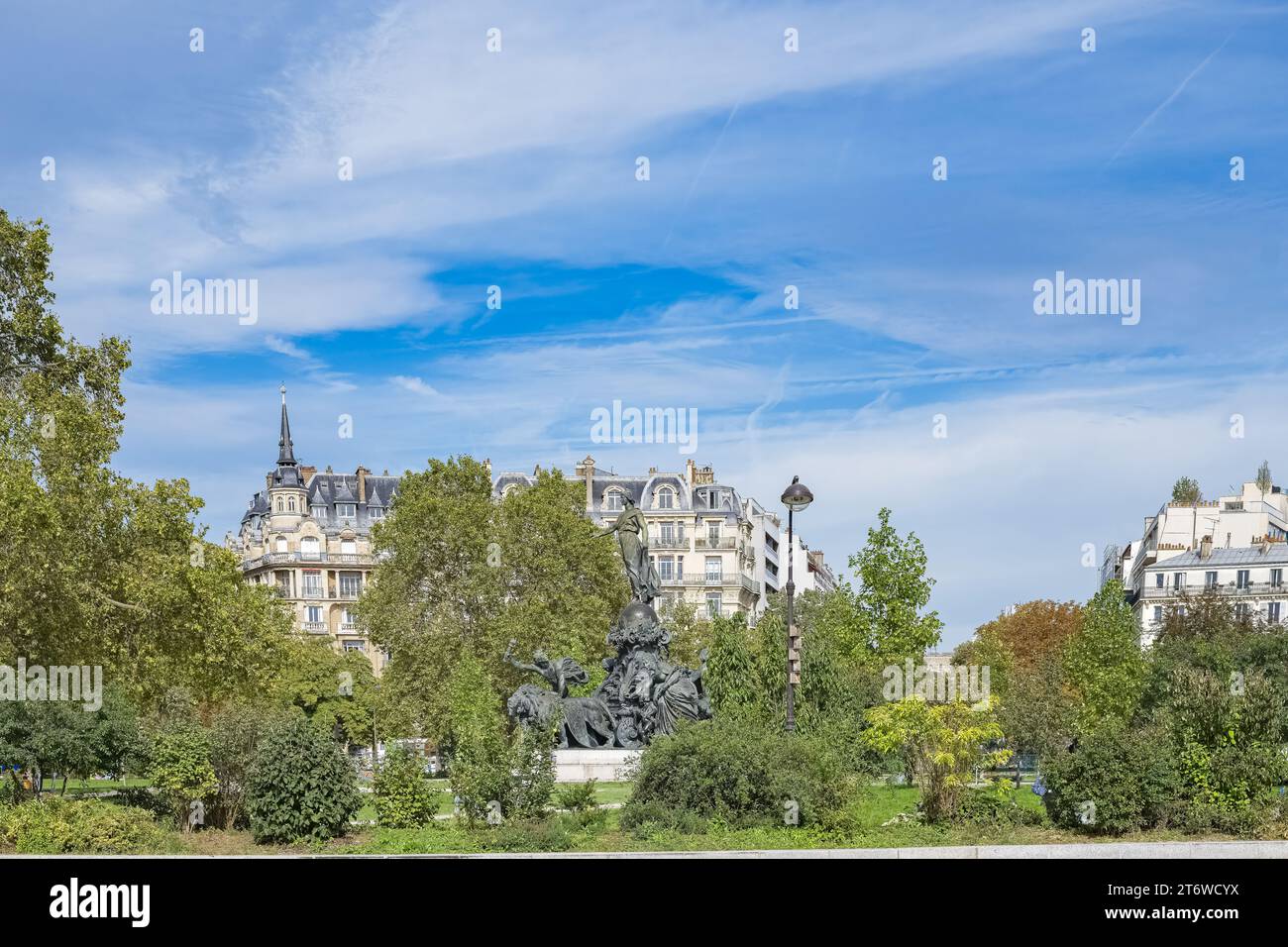 Paris, beaux bâtiments et colonne, place de la Nation dans le 11e arrondissement Banque D'Images