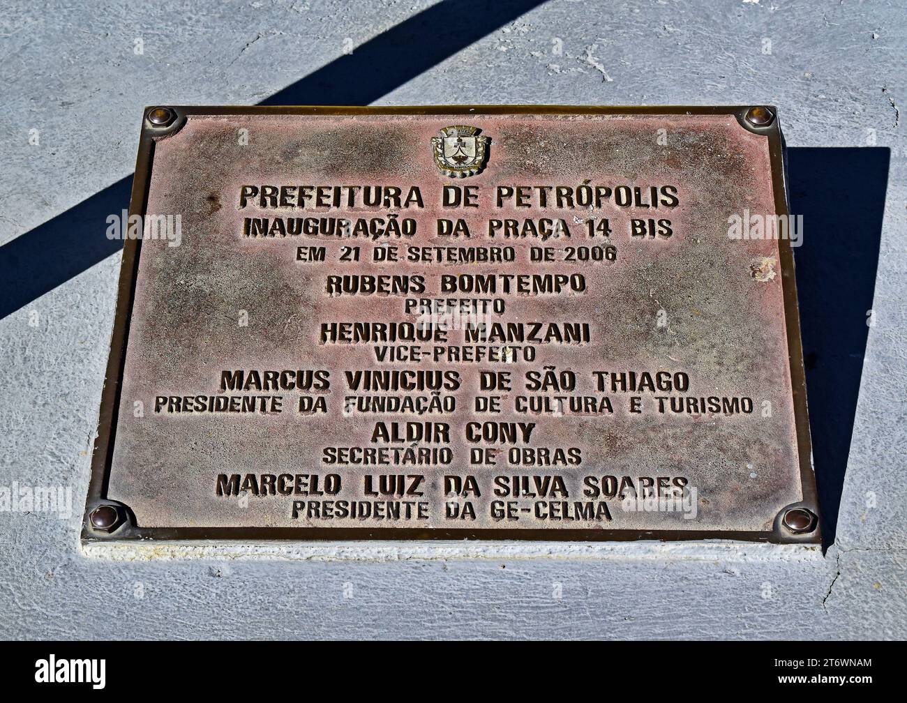PETROPOLIS, RIO DE JANEIRO, BRÉSIL - 26 mai 2023 : plaque commémorant l'inauguration du 14 bis Square Banque D'Images