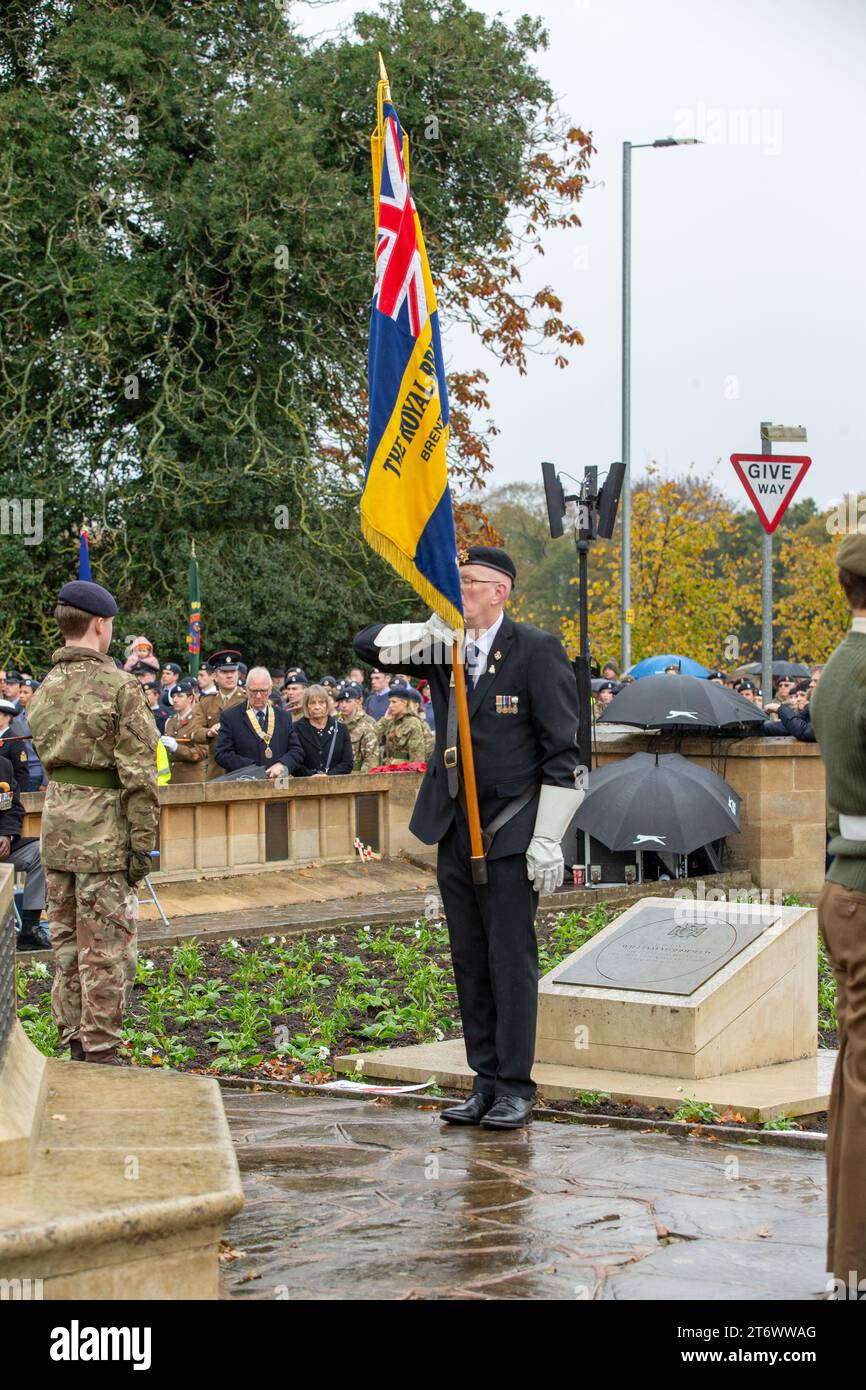 Brentwood, Essex, Royaume-Uni 12 novembre 2023 Parade annuelle du jour du souvenir de Brentwood et service au mémorial de guerre à la jonction avec Shenfield Road, où le dépôt de couronnes aura lieu et deux minutes de silence pour soutenir nos forces armées passées et présentes et se souvenir de ceux qui ont donné leur vie au service de notre pays crédit : Richard Lincoln/Alamy Live News Banque D'Images