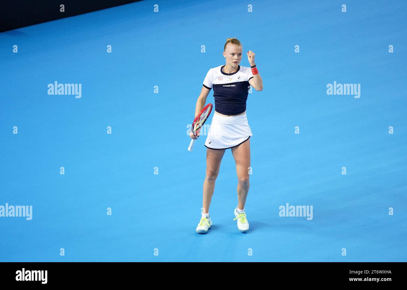 Harriet Dart, de Grande-Bretagne, célèbre avoir remporté un point de la suédoise Caijsa Hennemann (non photographiée) lors de la deuxième journée du match de la coupe Billie Jean King 2023 entre la Grande-Bretagne et la Suède à la Copper Box Arena, à Londres. Date de la photo : dimanche 12 novembre 2023. Banque D'Images