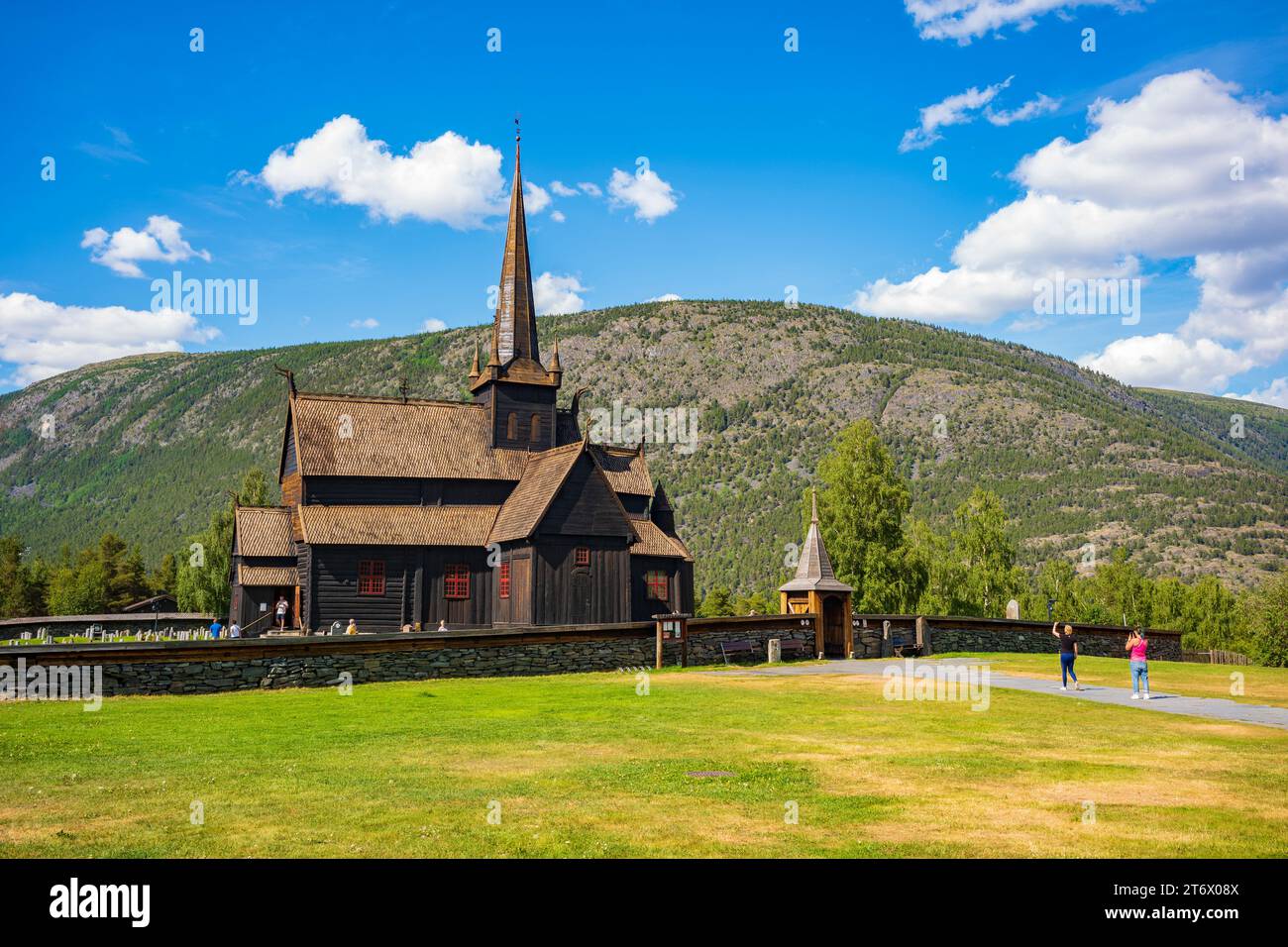 LOM, Norvège, 25 juin 2023 : l'église de la Stave de LOM est l'une des plus grandes et des plus anciennes églises de la Norvège, construite au milieu du 12e siècle, voir ici o Banque D'Images