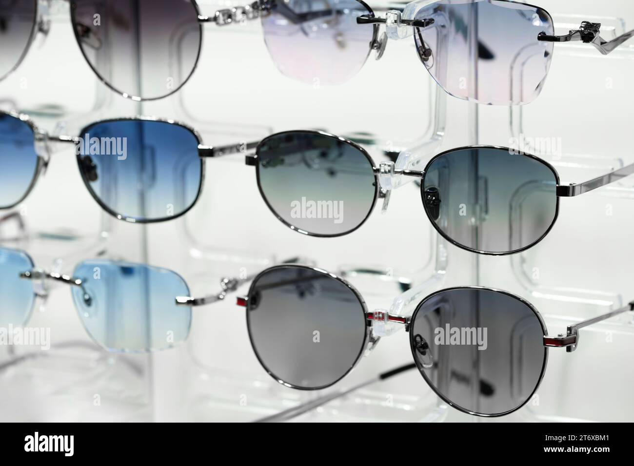 lunettes, décoration, lunettes de soleil, lunettes pour femmes, belles lunettes sur le marché Banque D'Images