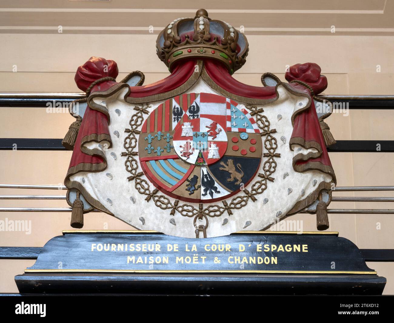 Armoiries exposées à la réception au siège de Moët & Chandon, Avenue de Champagne, Epernay, France. Banque D'Images