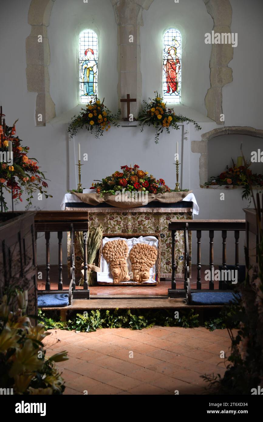 Récoltez Wheatsheaf dans une église Banque D'Images