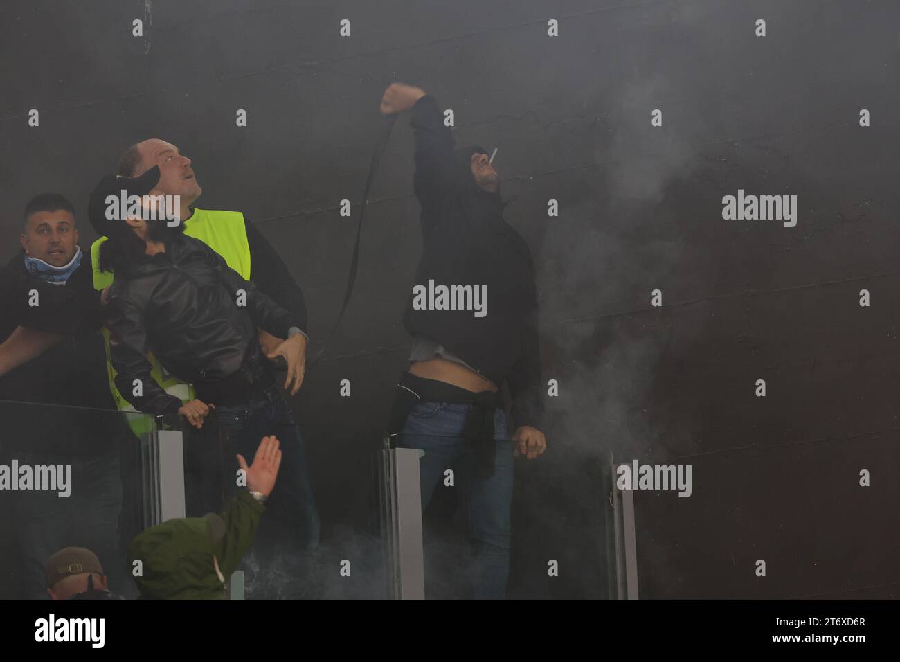 Rome, Italie 12.11.2023 : incidents entre supporters avant l'Italie Serie A TIM 2023-2024 jour 12, derby match de football SS Lazio vs AS Roma au Stade Olympique de Rome. Banque D'Images