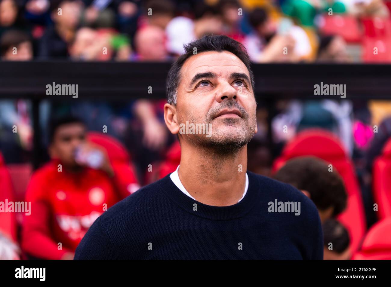 Miguel Angel Sanchez Munoz, mieux connu sous le nom de Michel, figure historique du Rayo Vallecano et actuel entraîneur de Gérone, vu avant le match de football de la Liga entre Rayo Vallecano et Gérone en 2022-23, à l'Estadio de Vallecas. Score final ; Rayo Vallecano 1:2 Girona. (Photo Alberto Gardin / SOPA Images/Sipa USA) Banque D'Images