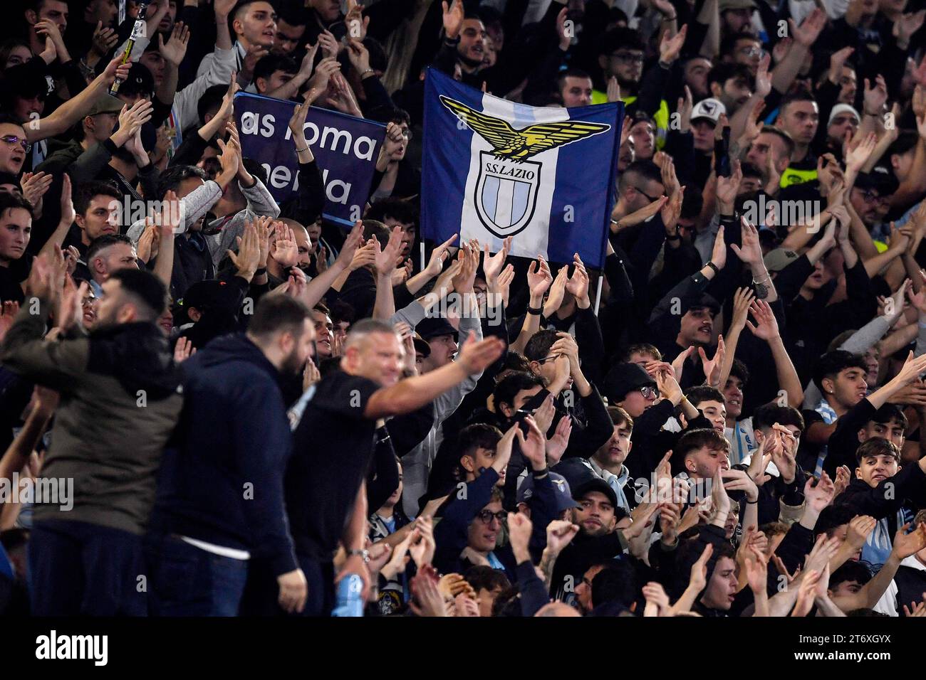 Supporters du Latium lors du match de Serie A entre le SS Lazio et L'AS Roma au stade Olimpico de Rome (Italie), le 12 novembre 2023. Banque D'Images