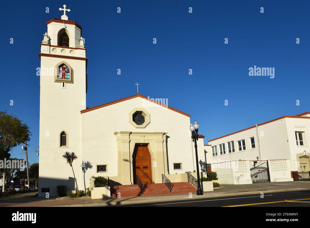 SANTA ANA, CALIFORNIE - 11 NOVEMBRE 2023 : Église catholique Saint Annes, sur main Street. Banque D'Images