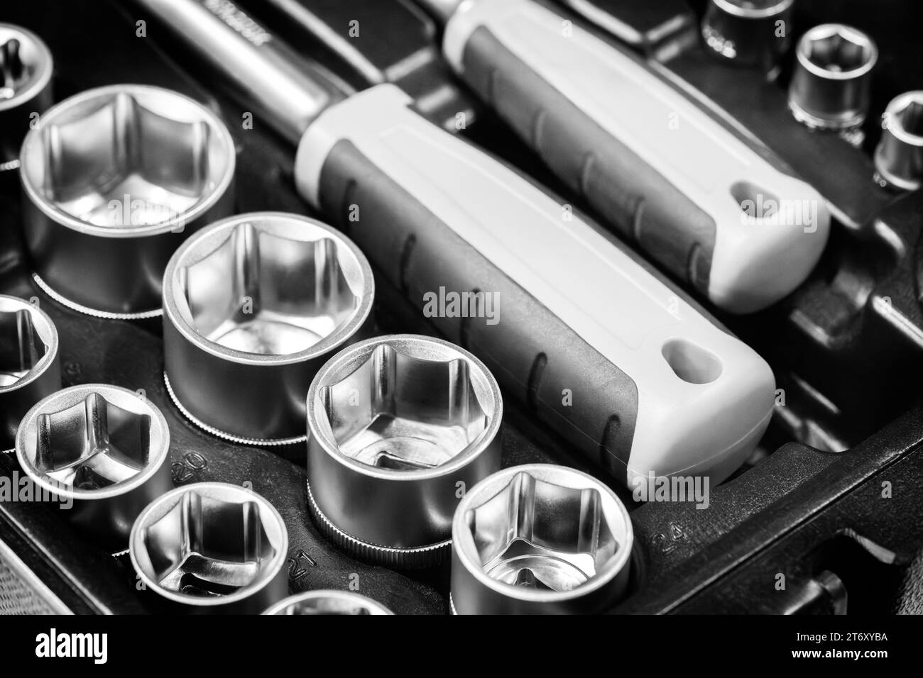 kit d'outils mécaniques dans une boîte noire, gros plan du kit d'outils mécaniques Banque D'Images