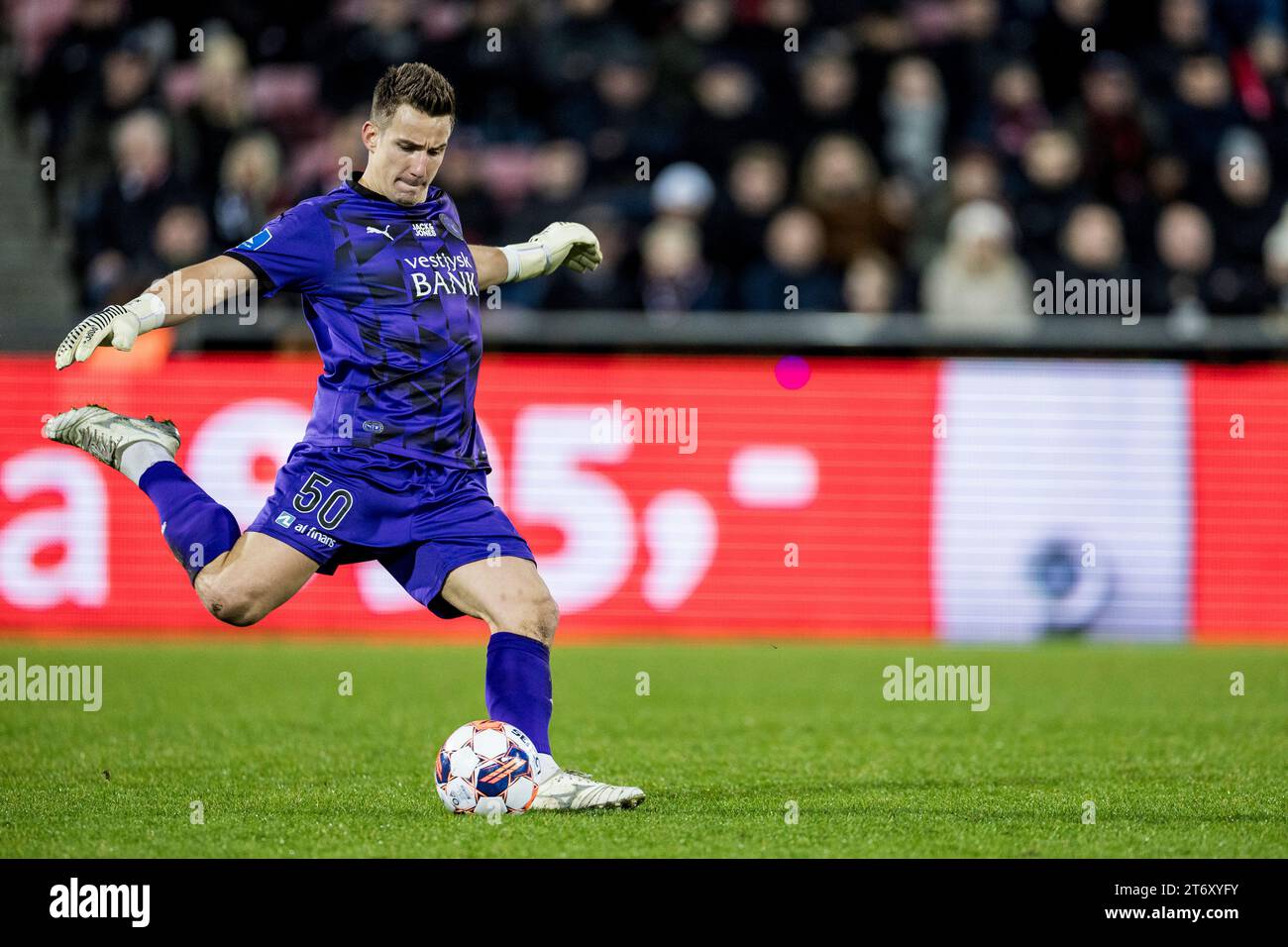 Herning, Danemark. 12 novembre 2023. Le gardien Martin Fraisl (50) du FC Midtjylland vu lors du match 3F Superliga entre le FC Midtjylland et le FC Nordsjaelland au MCH Arena de Herning. (Crédit photo : Gonzales photo - Lasse Lagoni). Banque D'Images